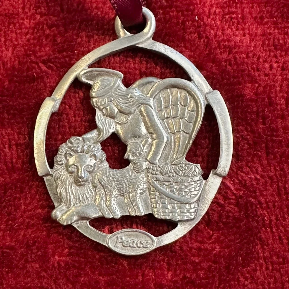Longaberger 1993‎ Peace Ornament Angel Lion and Lamb Silver Tone Vintage Holiday